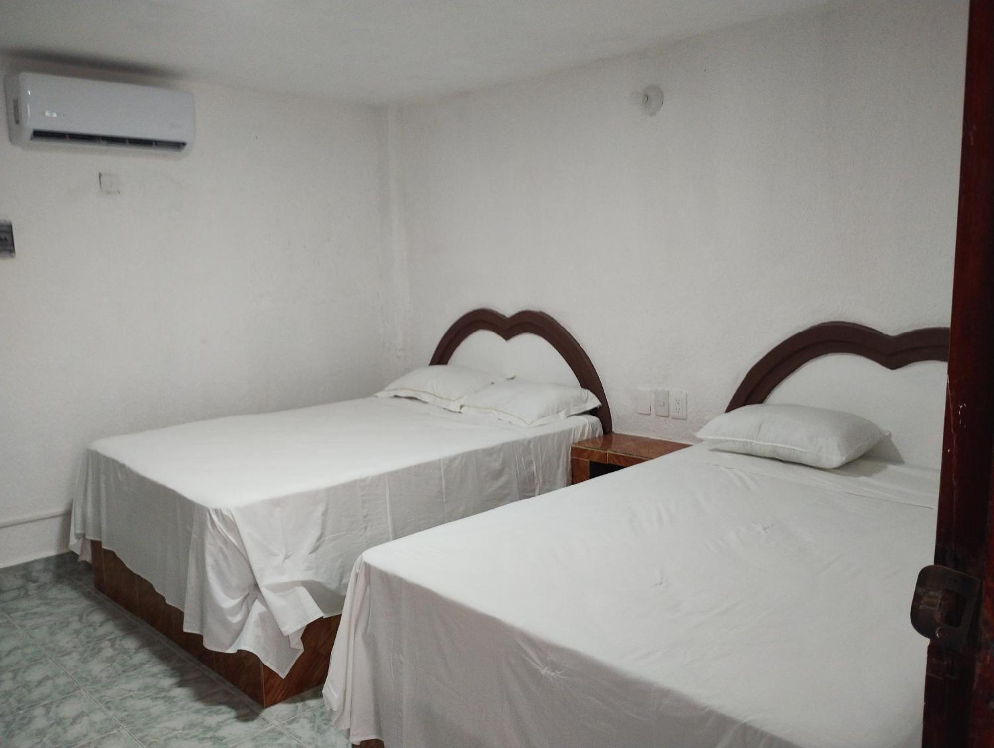 Casa De Huespedes Los Santos Канкун Экстерьер фото